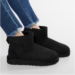UGG Classic mini II black winter boots women SIZE 10 gently used